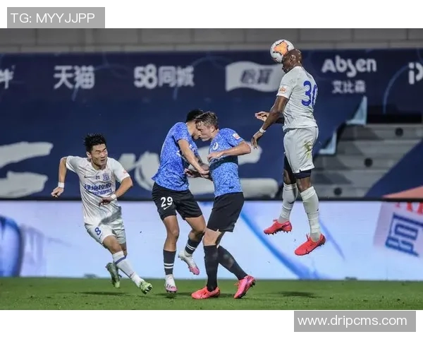 上海绿地迎战大连队全力争胜展现球队实力与斗志