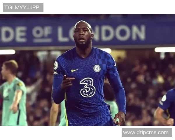 卢卡库重返赛场展现强大实力引发球迷热议与期待